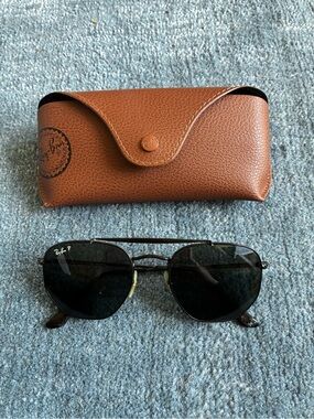Ray-Ban Black Aviator Sunglasses with Brown Case